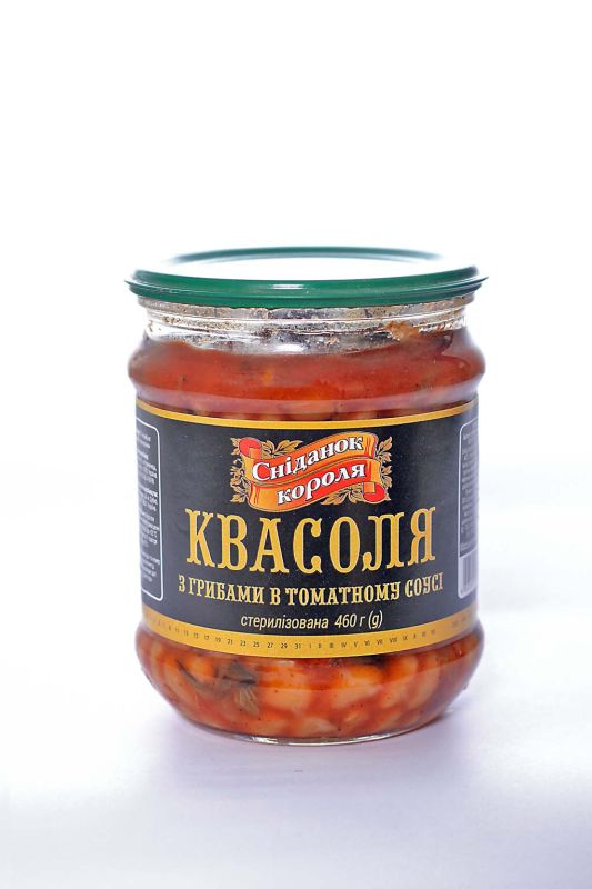 Квасоля з грибами в томатному соусі